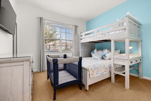 4 slaapkamers, een strijkplank/strijkijzer, gratis wifi, beddengoed
