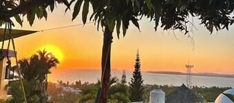 Stunning Oceanview 2BR Loft Indoor-Outdoor Living  Walk to Beach