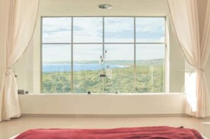 2 bedrooms, iron/ironing board, WiFi, bed sheets - Spectacular views from the heavenly loft.
(La Manzanilla)
