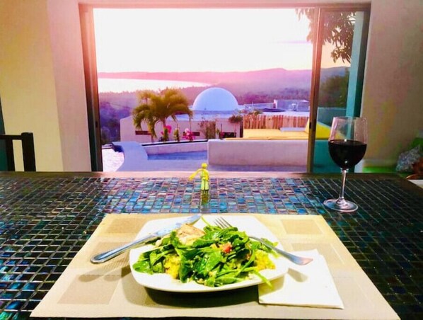 Dining - Spectacular views from the heavenly loft.
(La Manzanilla)