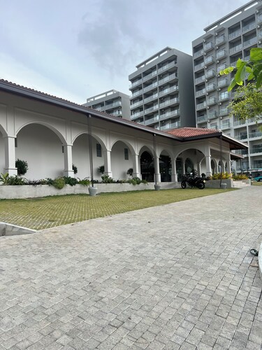 Peaceful Luxurious Golf Resort w/tons of amenities 