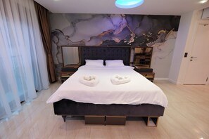 5 bedrooms, iron/ironing board, free WiFi, bed sheets
