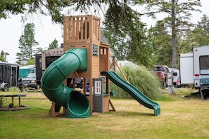 Área de juegos infantiles al aire libre