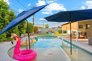Piscina a l'aire lliure i piscina climatitzada 
