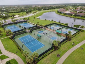 Sport court - Paradise found in Gran Paradiso! Resort style living. 3 beds/2bath home. (Venice)