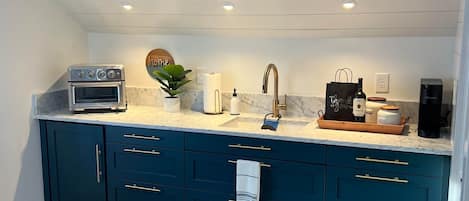 Fridge, coffee/tea maker, electric kettle, cookware/dishes/utensils