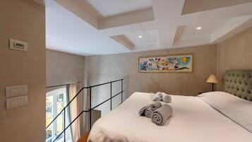 5 Schlafzimmer, Zimmersafe, Schreibtisch, Bügeleisen/Bügelbrett