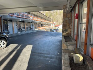 Exterior - Timber Ridge Lodge - Walking Distance from Downtown Gatlinburg (Gatlinburg)