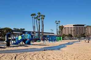 Children’s area - The Lilas-3BR Venice Beach Retreat with View, Pool & Hot Tub (Marina del Rey)