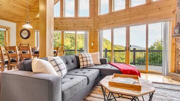 Téléviseur connecté, foyer, jeux vidéo, écran d’ordinateur