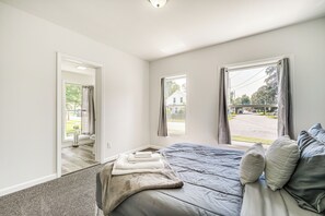 4 habitaciones, tabla de planchar con plancha, wifi y ropa de cama 