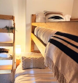 3 chambres, fer et planche à repasser, lit de bébé portatif, Wi-Fi