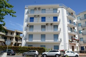 Exterior - Suite Tramonto – romantic atmosphere with a sea view (Mascali)