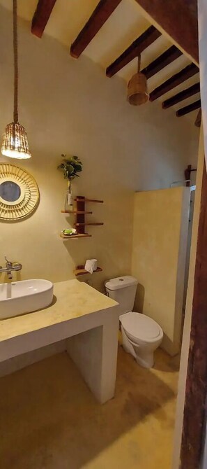 Shower, towels, toilet paper - Jambia bed and breakfast.
 (Kusini Unguja)