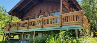 Cozy log cabin with fantastic views and 2 bathrooms