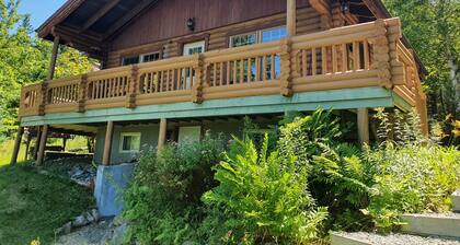 Cozy log cabin with fantastic views and 2 bathrooms