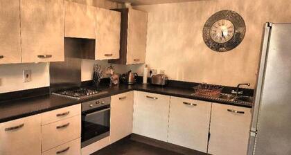 One-Bedroom Apartment In Swansea SA1