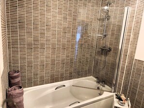 Sabonete, papel higiênico