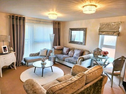 One-Bedroom Apartment In Swansea SA1