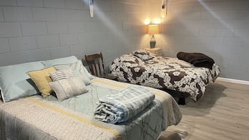 4 bedrooms, iron/ironing board, free WiFi, bed sheets