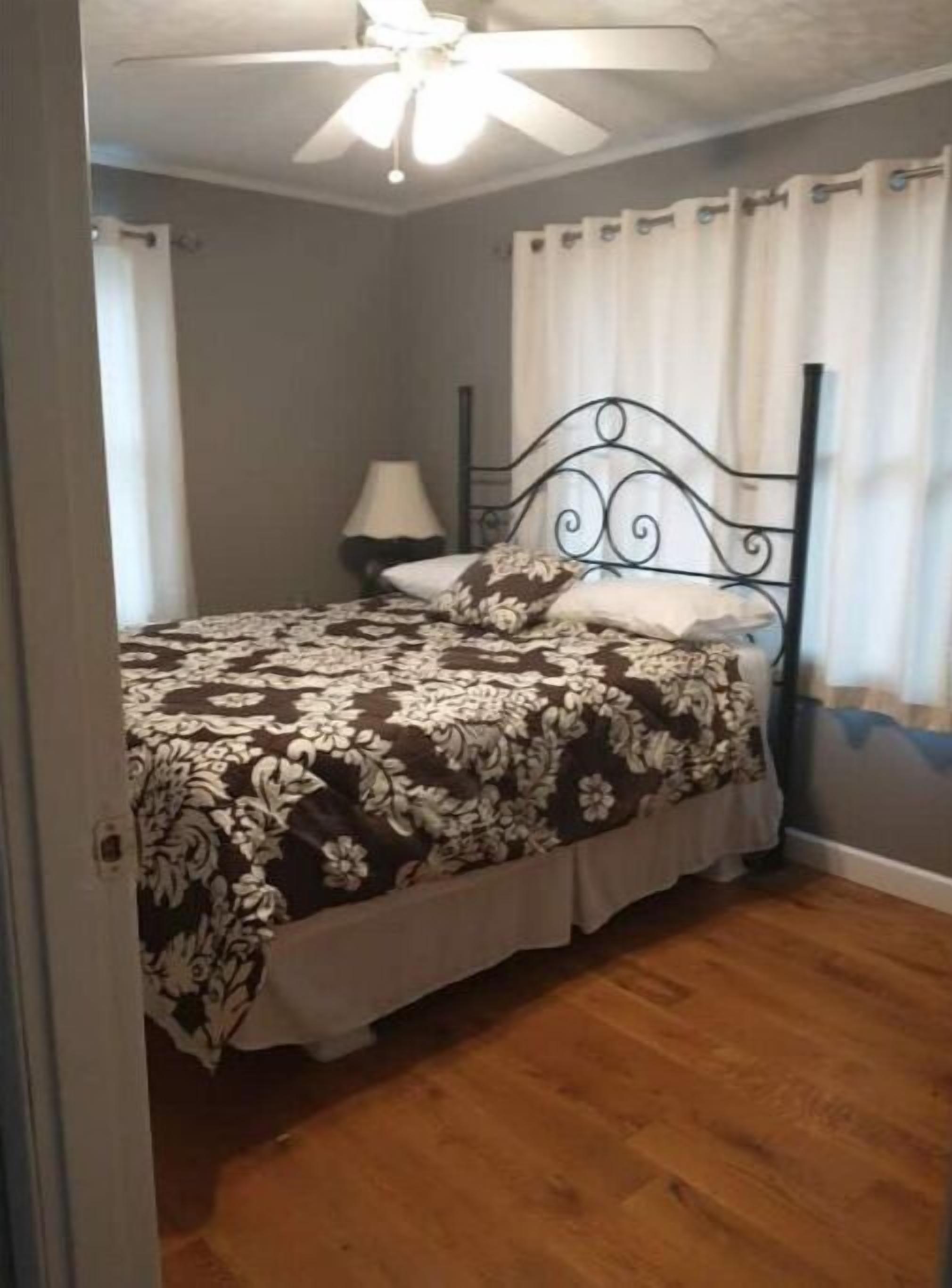 4 habitaciones, tabla de planchar con plancha y wifi gratis 