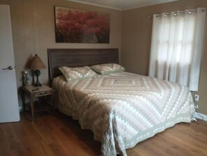 4 dormitoris, planxa i posts de planxar, wifi gratuïta i roba de llit 