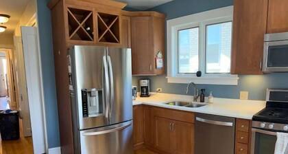 PROMO 10% WEEKLY AND 15% MONTHLY
Near Northwestern, Beaches Parking Fenced Yard