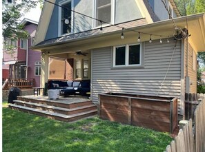 Exterior - PROMO 10% WEEKLY AND 15% MONTHLY
Near Northwestern, Beaches Parking Fenced Yard (Evanston)