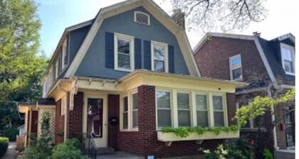 PROMO 10% WEEKLY AND 15% MONTHLY
Near Northwestern, Beaches Parking Fenced Yard