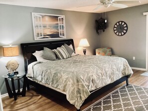 3 chambres, bureau, fer et planche à repasser, lit parapluie