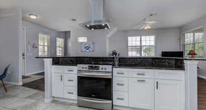 Old Homosassa Waterfront Luxury Living w/boat slip, private ramp and sleeps 10