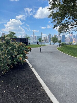 المنطقة ا لمحيطة بالمنشأة