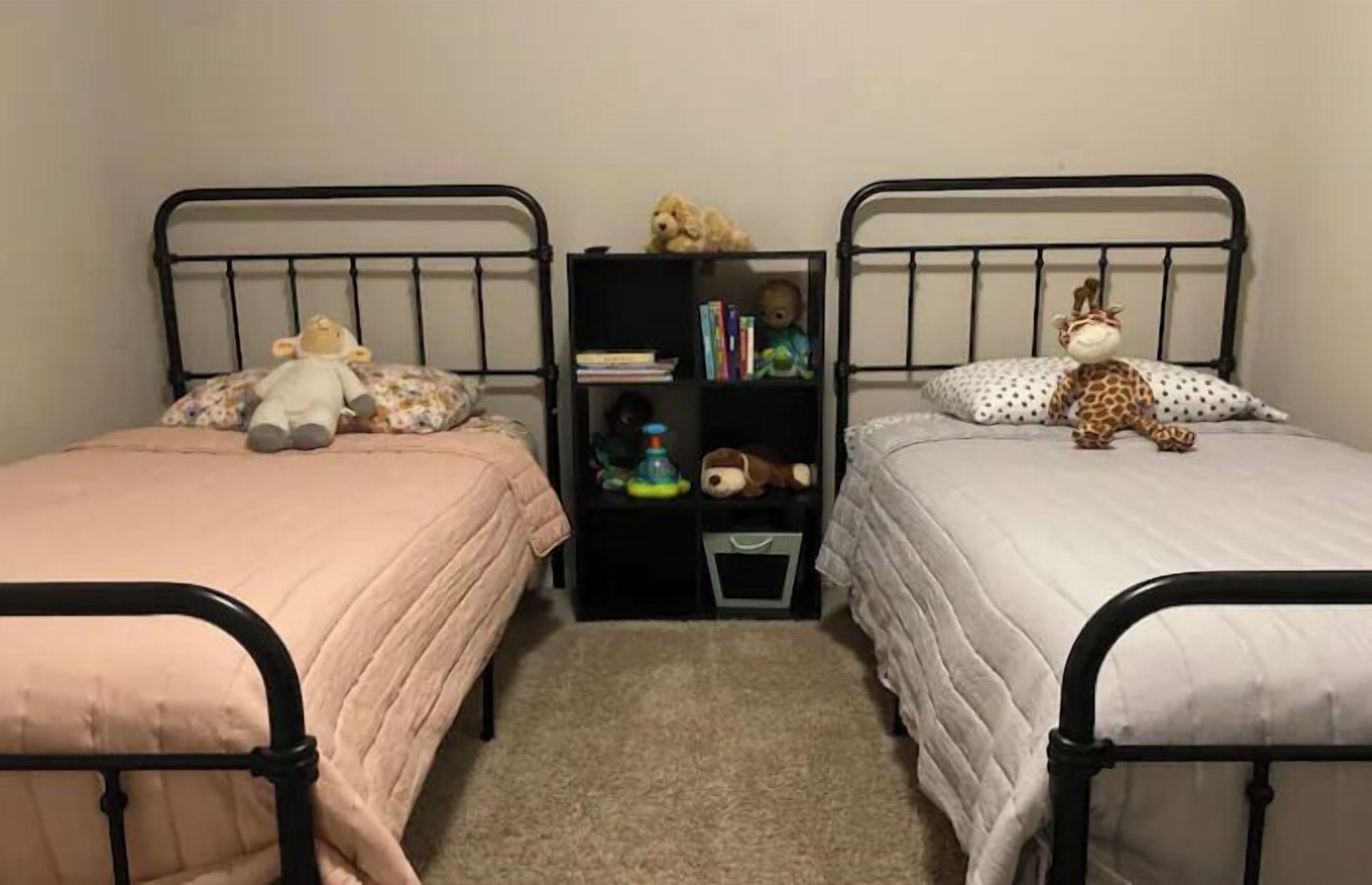 3 makuuhuonetta, silitysrauta/-lauta, ilmainen Wi-Fi, vuodevaatteet