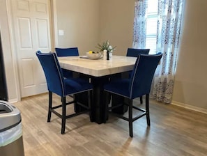 Dining - Good Vibes (Conway)