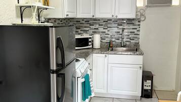 Microwave, oven, stovetop, coffee/tea maker