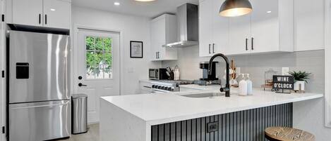 Casa superluxo | Cozinha privada | Geladeira, micro-ondas, fogão, cooktop