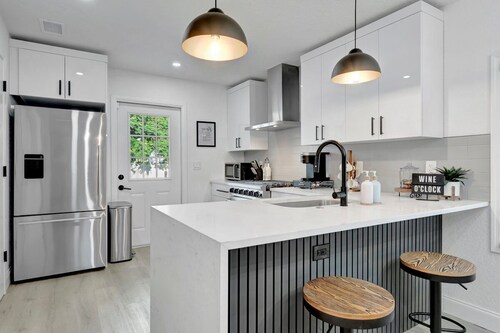 St. Pete Family Bungalow & Private Oasis