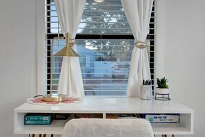 Luxury-Haus | 2 Schlafzimmer, Bügeleisen/Bügelbrett, kostenloses WLAN, Bettwäsche