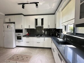Private kitchen - Safe, Central, lux and Comfortable Holiday in Dalyan (Dalyan)