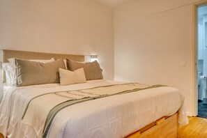 Tabla de planchar con plancha, cuna de viaje y wifi gratis 