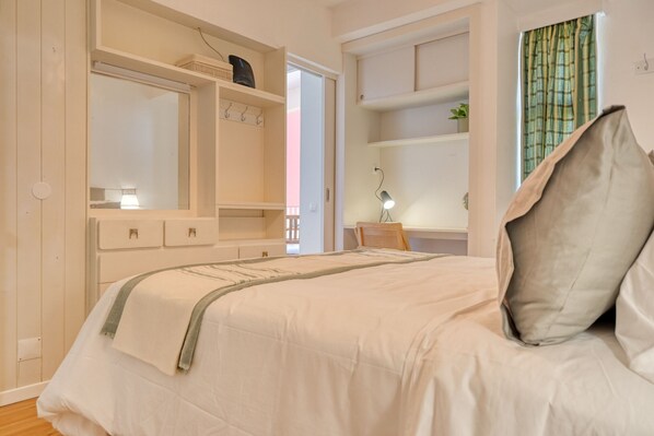 Iron/ironing board, travel cot, free WiFi, bed sheets