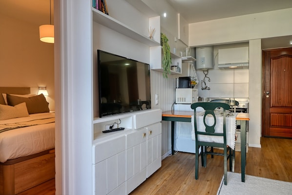 1 bedroom, iron/ironing board, travel cot, free WiFi