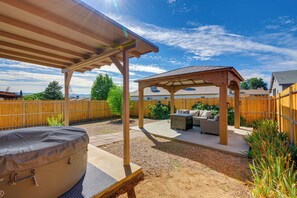 Terrace/patio - Hot Tub & Fire Pit: Prescott Valley Retreat! (Prescott Valley)