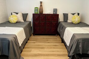 2 chambres, fer et planche à repasser, Wi-Fi, draps fournis