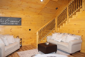 Interior - Stylish cabin 4mins away from Cumberland Lake! (Jamestown)