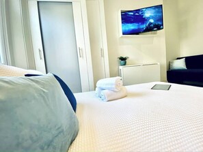 1 soverom, skrivebord, strykejern/-brett og wi-fi (inkludert)