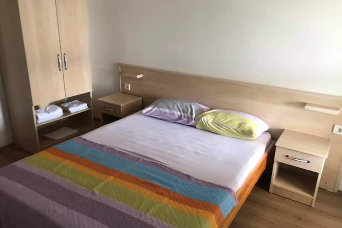 Habitación doble Deluxe, vista al mar | Minibar, escritorio, tabla de planchar con plancha y wifi gratis
