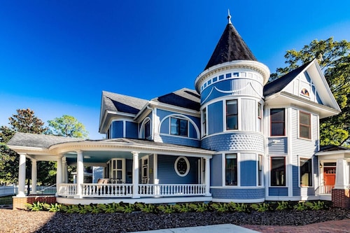 Beautiful Historic Downtown Apt - Walk Everywhere