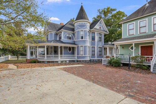 Beautiful Historic Downtown Apt - Walk Everywhere