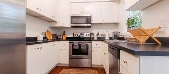 Beautiful Home Walking Distance to UF Stadium